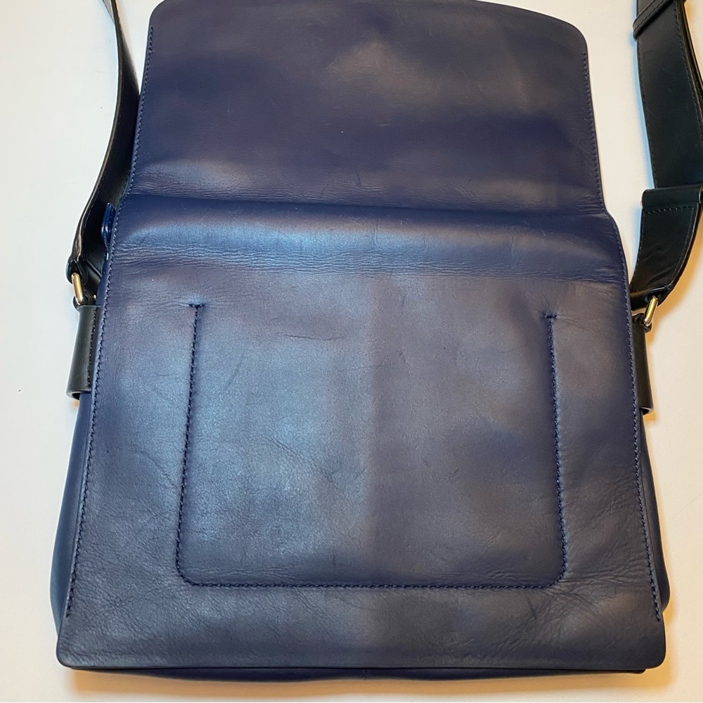 Banana Republic Navy Blue and Black Crossbody MessengerLeather bag. 17 inch drop - Picture 10 of 15